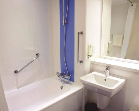 Travelodge Edinburgh Central Waterloo Place-3