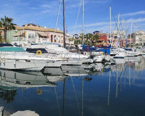 Apartamentos Marina Internacional