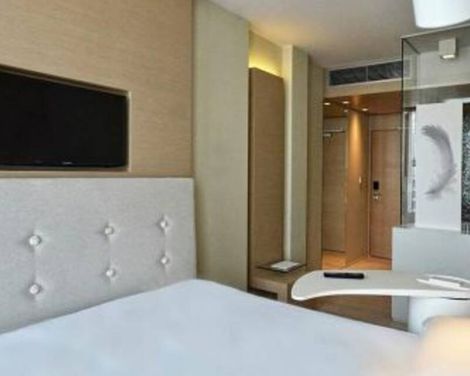 Sound Garden Hotel Warsaw Airport-0