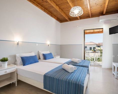 Bella Vista Hotel & Studios