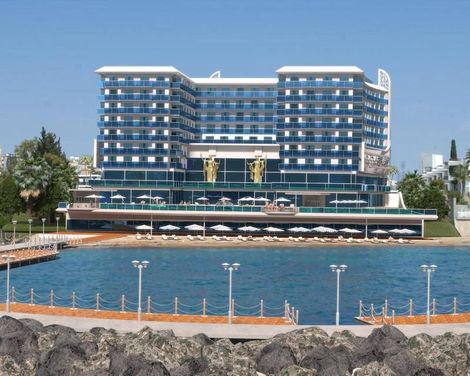Azura Deluxe Resort & Spa Hotel