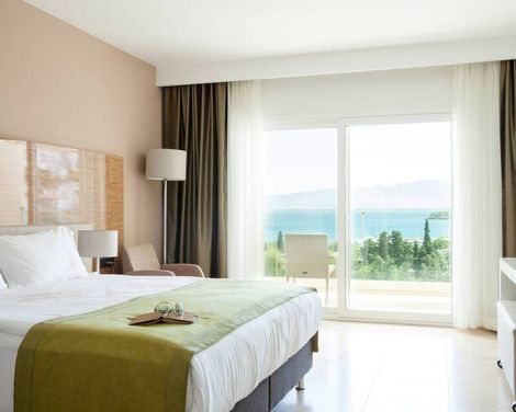 Bellazure Hotel