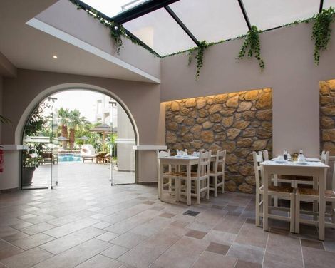 Parasol Luxury Hotel & Suites 