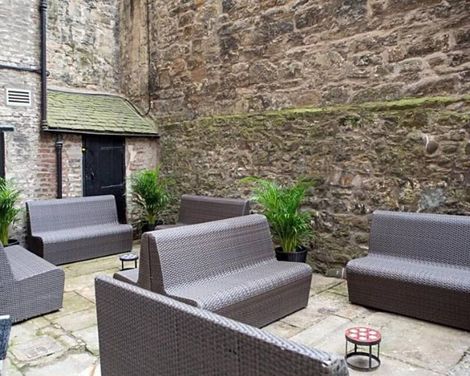 Edinburgh Castle Apartments And Suites