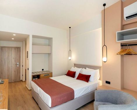 The City Hotel & Suites