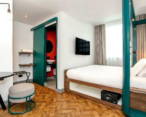 YOTEL Manchester Deansgate-2