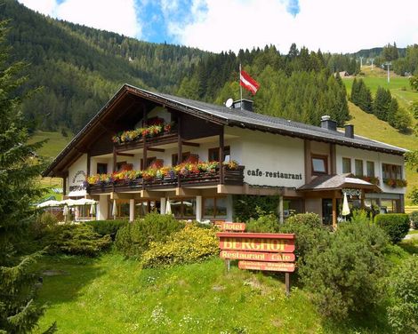 Ski-in-Ski-Out Hotel Garni Berghof
