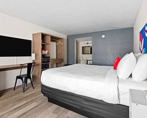Howard Johnson by Wyndham Orlando Lake Buena Vista South-3