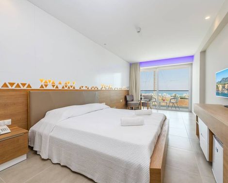 Tasia Maris Seasons Hotel