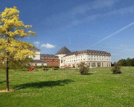 Grand Magic Hotel