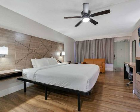 Quality Inn & Suites Hollywood Boulevard-3