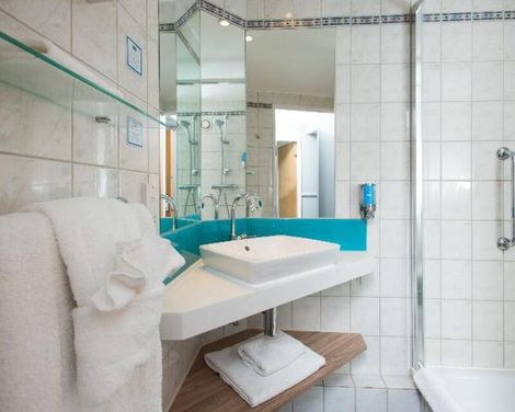 Holiday Inn Express London - Luton Airport