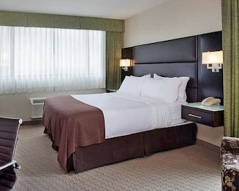 Holiday Inn Vancouver Centre-1