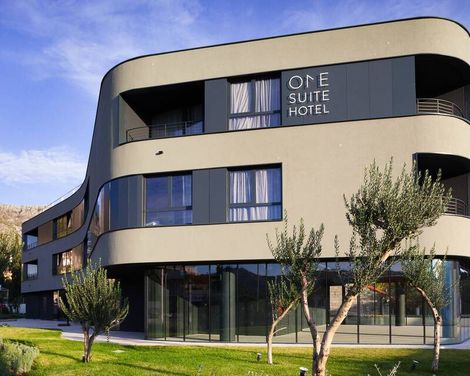 One Suite Hotel
