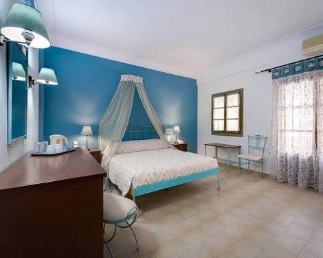 Zephyros Hotel