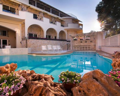 Neikos Luxury Suites