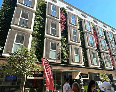 Mariposa Hotel
