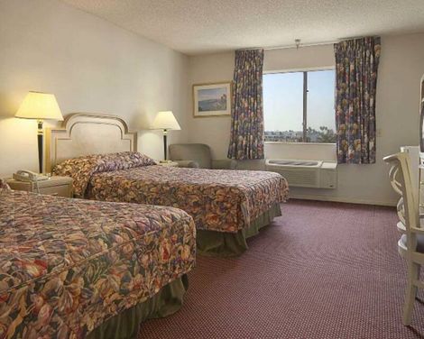 Ramada by Wyndham Los Angeles/Koreatown West-3