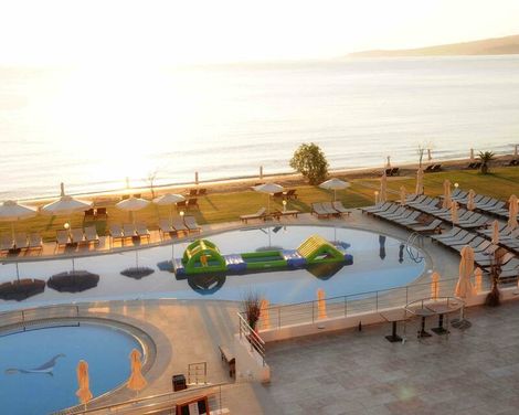 Kiani Beach Resort