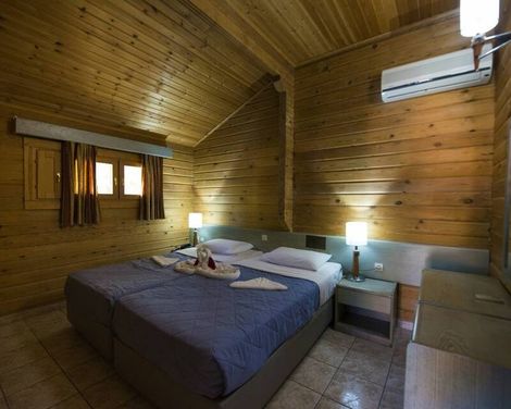 Sandy's Studios & Log-Villas
