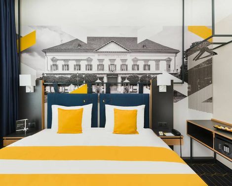 D8 Hotel