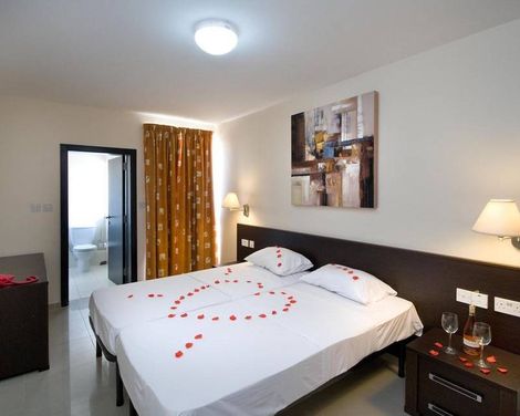 Bayview Hotel & Apartments