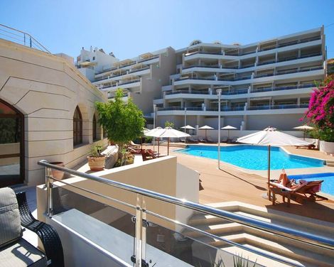 Macaris Suites & Spa
