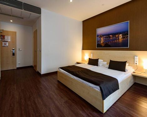 Promenade City Hotel