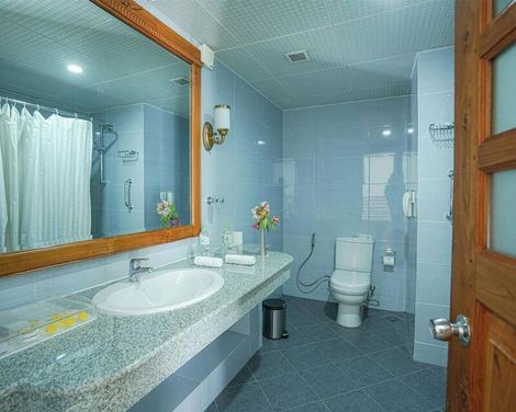Araliya Green Hills Hotel