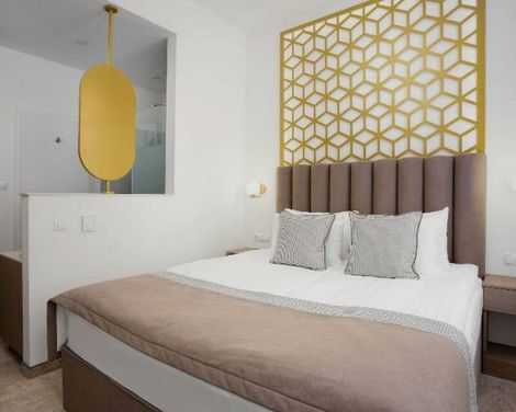 Mera Hotel