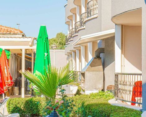 Sayanora Hotel