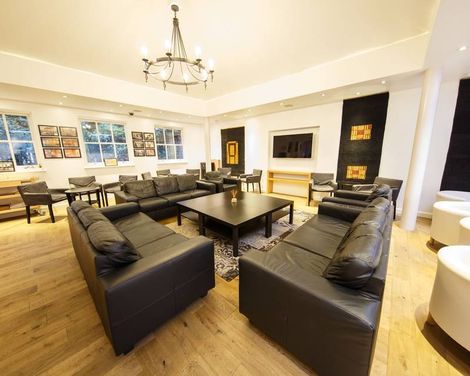 Studios 2 Let Serviced Apartments-0