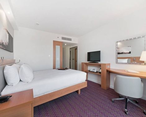 Hampton by Hilton London Waterloo-3