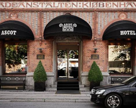 Ascot Hotel by Hildebrandt Hammer