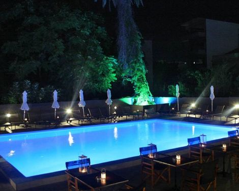 Amphitryon City Hotel