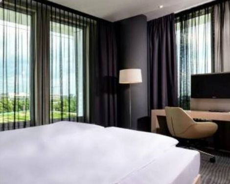 Sound Garden Hotel Warsaw Airport-3