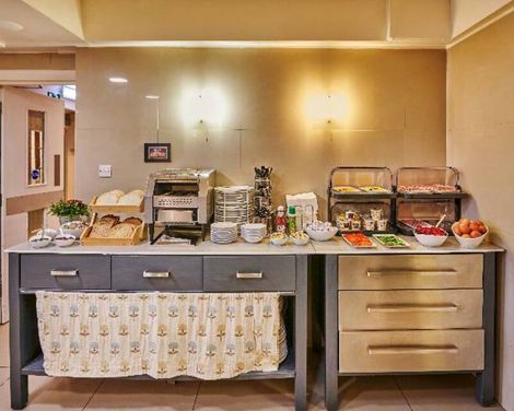 OYO Huttons Hotel