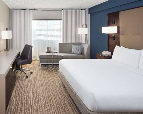 DoubleTree by Hilton Hotel Newark Airport