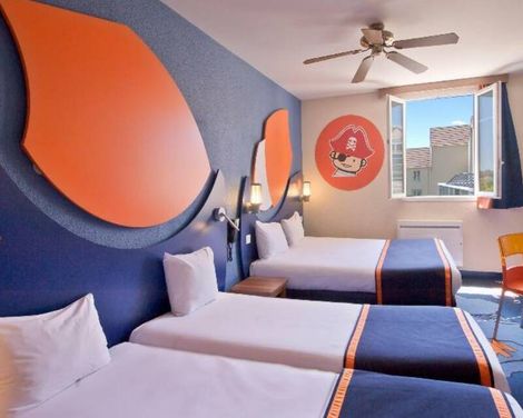 Explorers Hotel