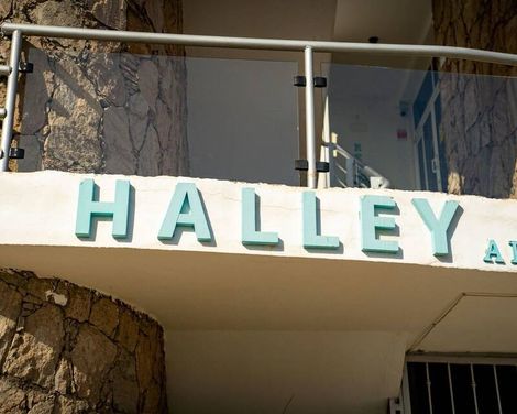 Halley Apartments