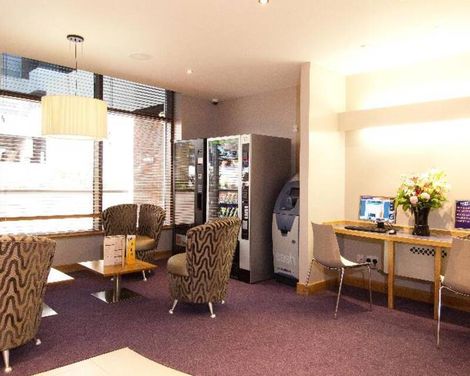 Premier Inn Sunbury Kempton Park