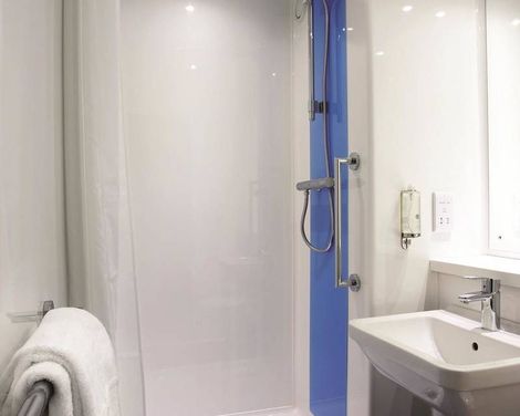 Travelodge Edinburgh Central Waterloo Place-0