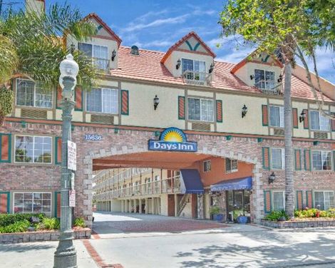 Days Inn by Wyndham Los Angeles LAX/Redondo/Manhattan Beach-1