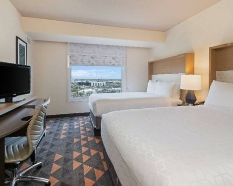 Holiday Inn & Suites Across From Universal Orlando-0