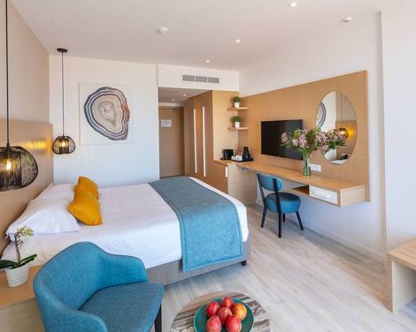 Leonardo Crystal Cove Hotel and Spa by the Sea