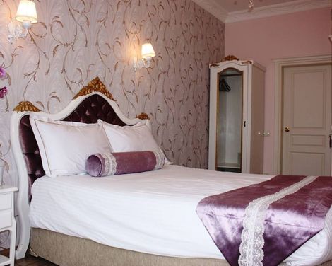 Romantic Hotel-1