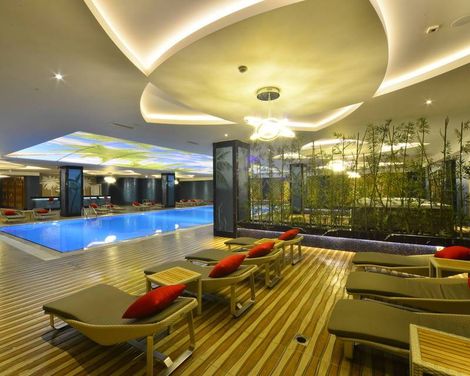 Azura Deluxe Resort & Spa Hotel