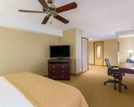 Wyndham Garden Newark Airport