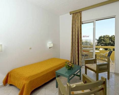 Trianta Hotel