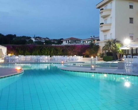 Sunshine Club Hotel